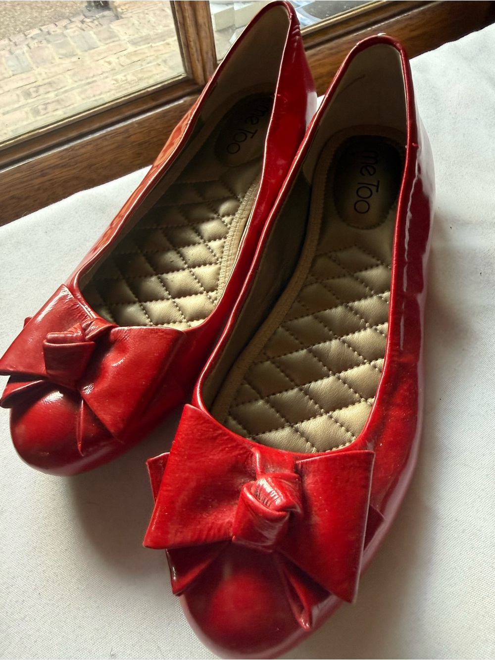 Beautiful Bright Red Leather Me Too Bow-Embellished Cushioned Flats